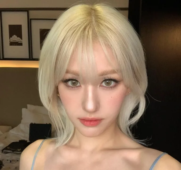 Jeon Somi (Ennik Somi) Biography, Age, Height, Figure, Net Worth