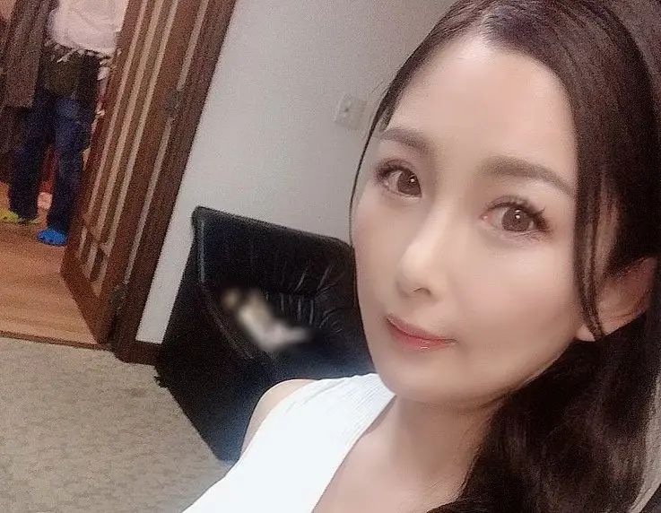 Momoko Isshiki (一色桃子)  Biography, Age, Height, Figure, Net Worth