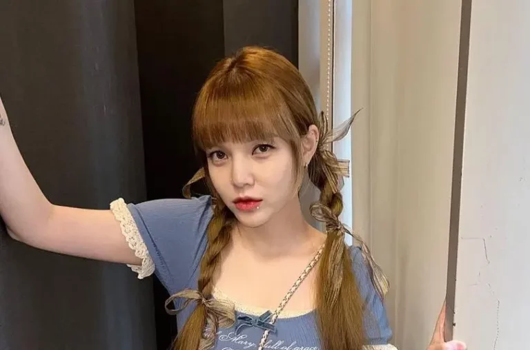 Shin Ji-min [Jimin] Biography, Age, Height, Figure, Net Worth