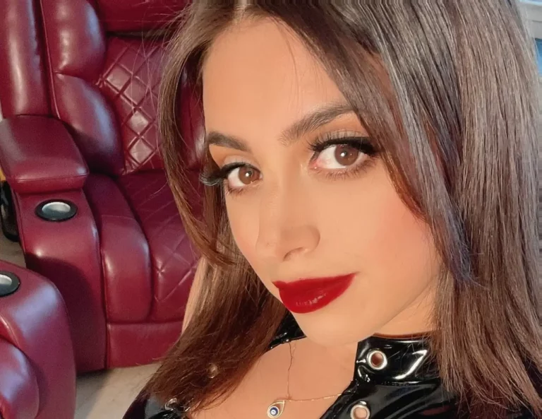 Ella Knox Biography, Age, Images, Height, Figure, Net Worth