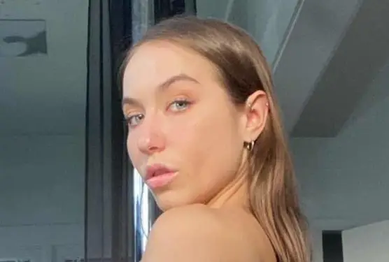 Violet Moore Biography, Age, Height, Figure, Net Worth