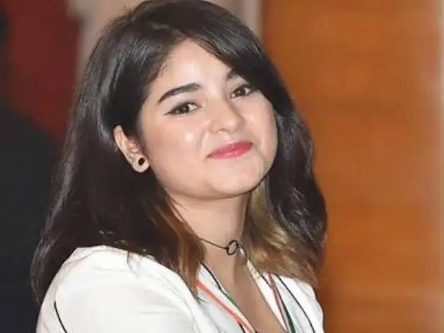 Zaira Wasim Biography, Age, Family, Love, Figure