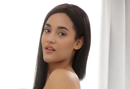 Capri Lmonde Biography, Age, Family, Images, Net Worth