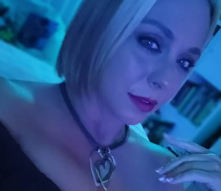 Goddess Brianna (Brianna Beach) Biography, Age, Height, Figure, Net Worth