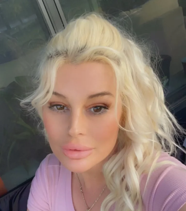 Julie Cash Biography, Age, Images, Height, Net Worth