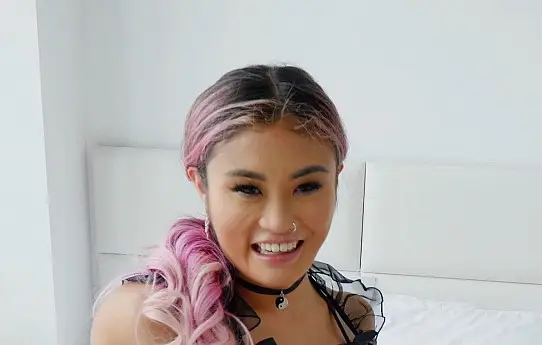 Lola Tessa Biography, Age, Height, Figure, Net Worth