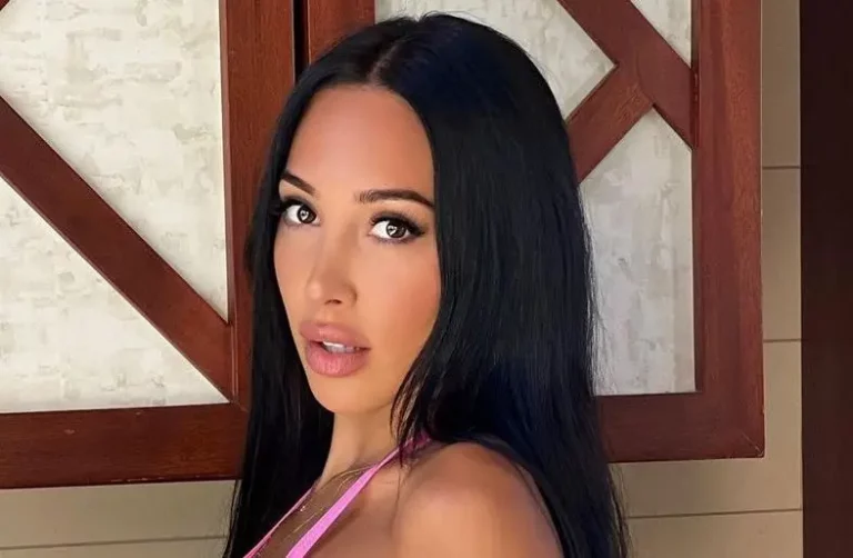 Scarlet Vas Biography, Age, Height, Figure, Net Worth