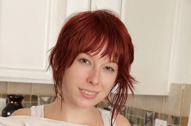 Zoey Nixon Biography, Age, Family, Images, Net Worth