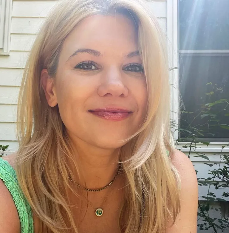 Caroline Arapoglou Biography, Age, Images, Height, Figure, Net Worth