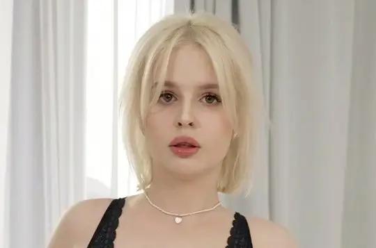 Jennie Blondie (Elis Benson) Biography, Age, Height, Net Worth