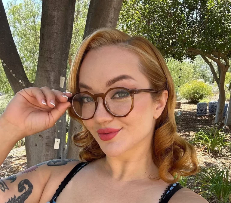 Emma Magnolia Biography, Age, Height, Figure, Net Worth