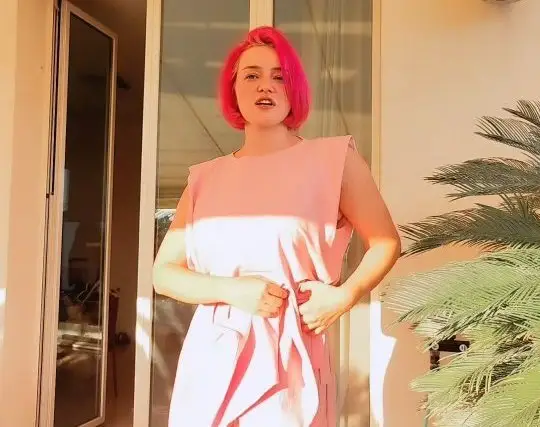 Olly Esse Biography, Age, Family, Images, Net Worth