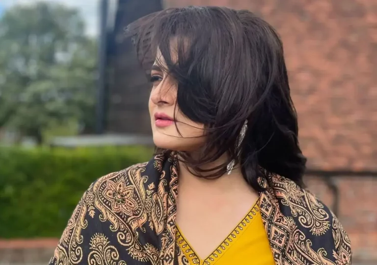Srabanti Chatterjee Biography, Age, Family, Images, Net Worth