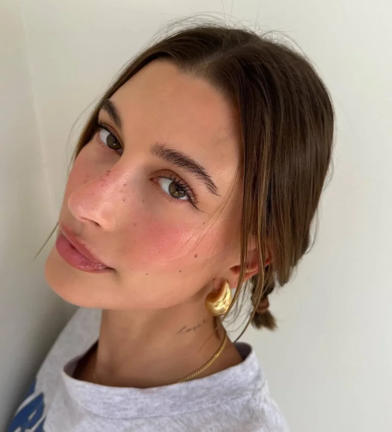 Hailey Bieber Biography, Age, Height, Figure, Net Worth