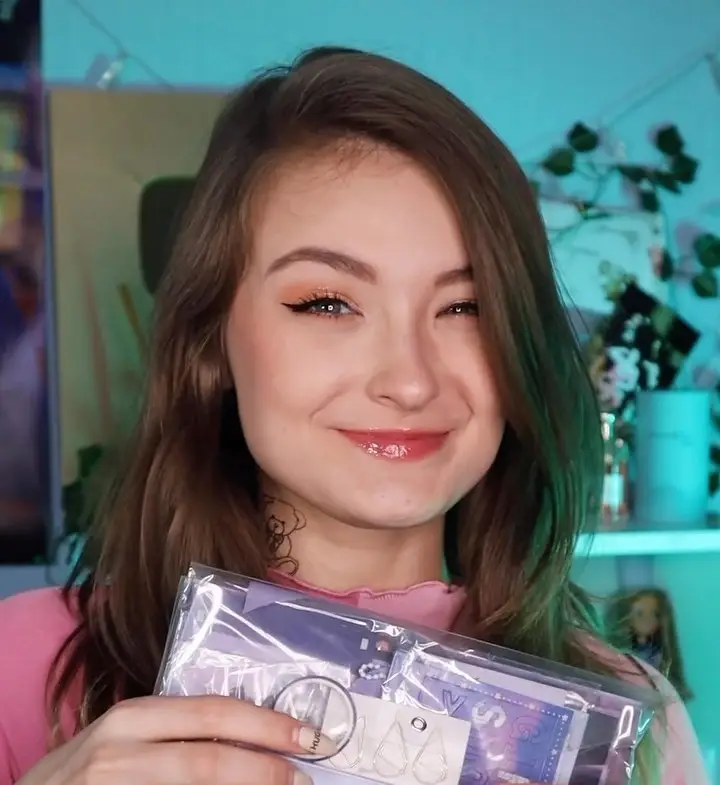 Pospik Asya Biography, Age, Height, Figure, Net Worth