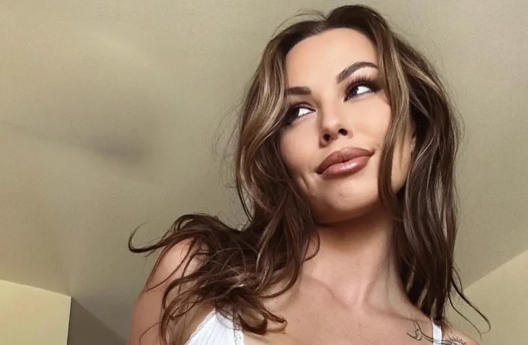 Aidra Fox Biography, Age, Images, Height, Figure, Net Worth