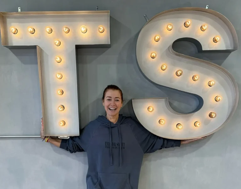 Alyson Hannigan Biography, Age, Family, Figure, Net Worth