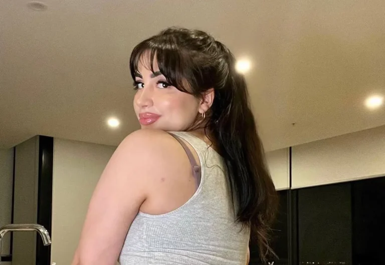 Amelia Curvy Biography, Age, Height, Figure, Net Worth