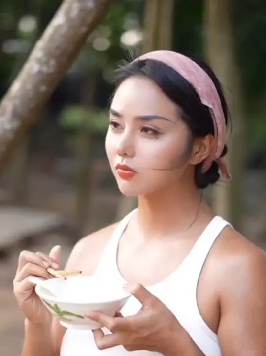 Huna Onao Biography, Age, Images, Height, Figure, Net Worth