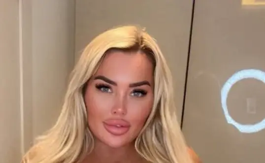 Jenna Hoskins Biography, Age, Height, Figure, Net Worth