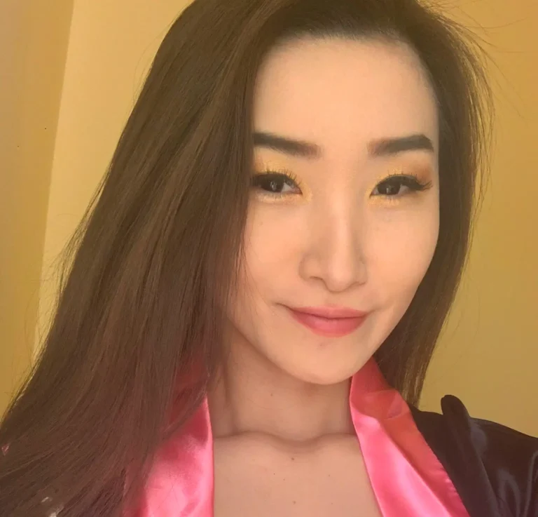 Mizuki Ogata Biography, Age, Height, Figure, Net Worth