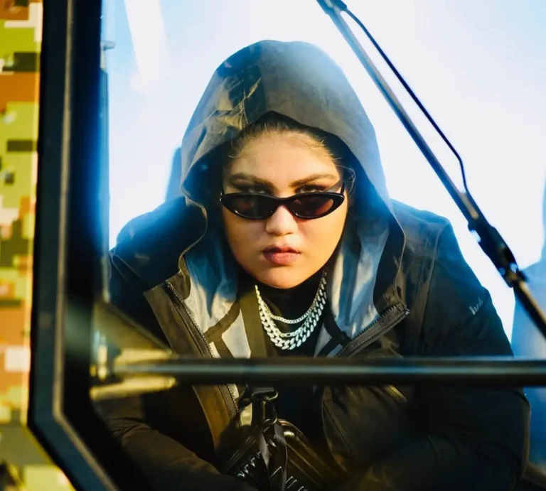 Simiran Kaur Dhadli Biography, Age, Images, Height, Figure, Net Worth