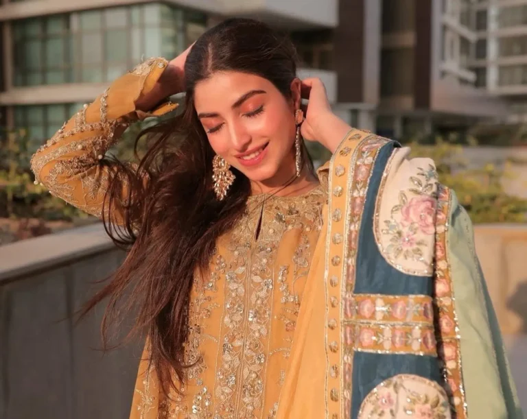 Kinza Hashmi Biography, Age, Images, Height, Figure, Net Worth