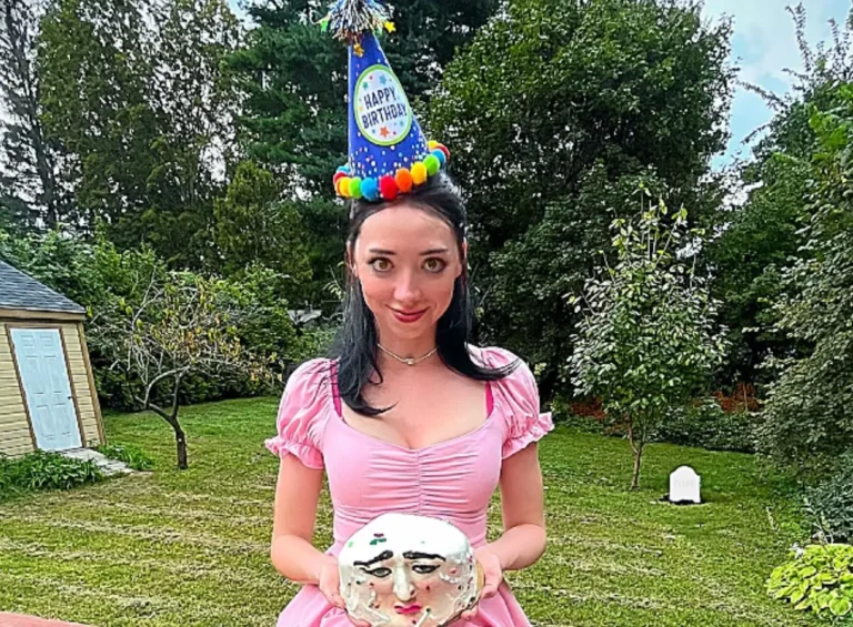 MOLLY MOON Biography, Age, Height, Figure, Net Worth